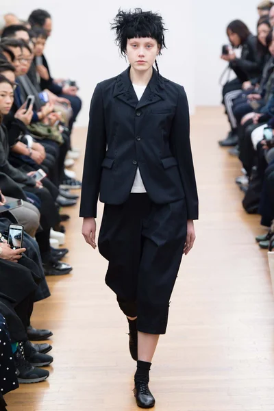 Look 17